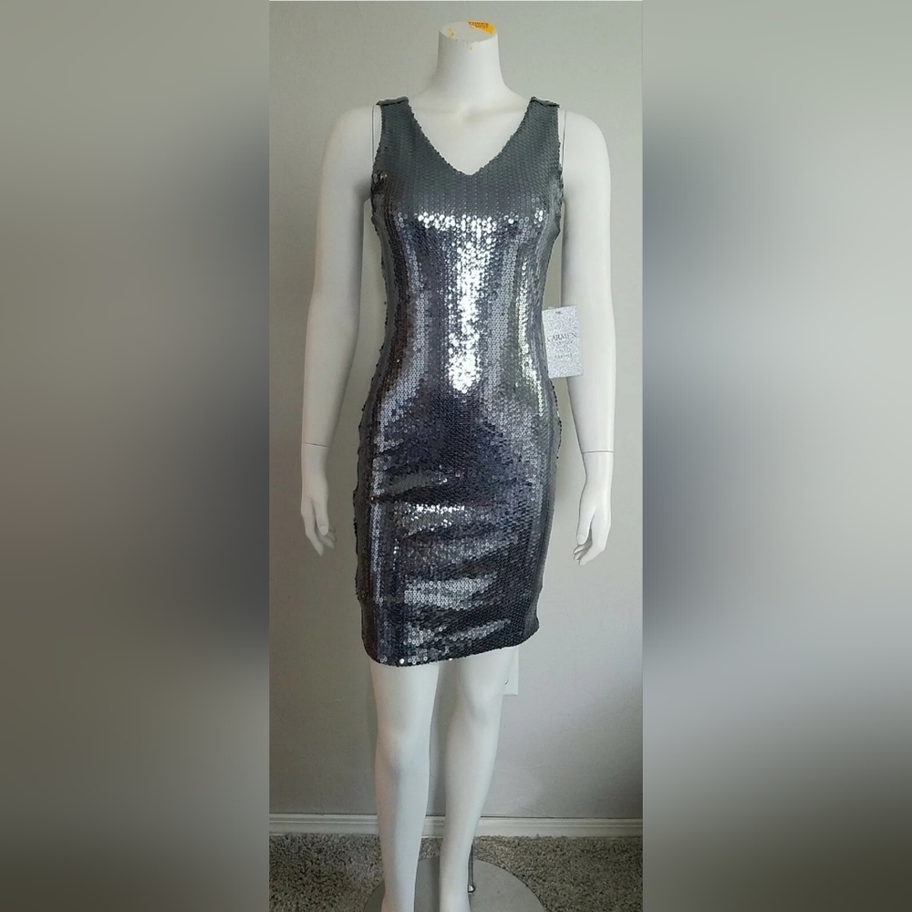 NWT CARMEN MARC VALVO SEQUIN SILVER SHIFT DRESS V-NECK PARTY COCKTAIL Size XS